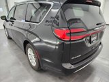 Used 2023 Chrysler Pacifica Touring-L image 5