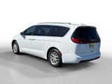 Used 2022 Chrysler Pacifica Touring-L image 3