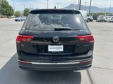 Used 2022 Volkswagen Tiguan SE w/ Panoramic Sunroof Package image 4