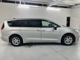Used 2023 Chrysler Pacifica Touring-L image 5