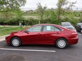 Used 2016 Toyota Camry LE image 4