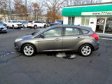 Used 2013 Ford Focus SE w/ SE Winter Pkg image 2