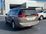 Used 2017 Chrysler Pacifica Limited image 5