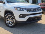 Used 2022 Jeep Compass Latitude image 2