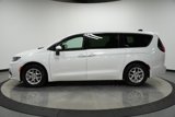 Used 2023 Chrysler Pacifica Touring-L image 4