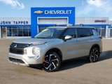 Used 2023 Mitsubishi Outlander SE image 1