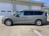 Used 2022 Chrysler Pacifica Touring-L image 4