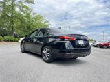 Used 2020 Nissan Versa SV image 5