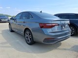Used 2022 Volkswagen Jetta SE image 3