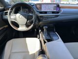 Used 2019 Lexus ES 300h image 2