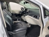 Used 2023 Chrysler Pacifica Touring-L image 4