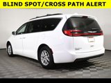 Used 2022 Chrysler Pacifica Touring-L image 5