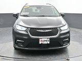 Used 2022 Chrysler Pacifica Touring-L image 4