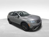 Used 2022 Volkswagen Tiguan SE w/ Panoramic Sunroof Package image 3