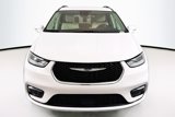 Used 2021 Chrysler Pacifica Touring-L image 2