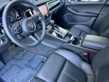 Certified 2025 Porsche Macan image 4