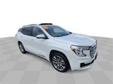 Used 2023 GMC Terrain Denali image 2