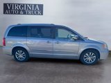 Used 2014 Chrysler Town & Country Touring-L image 4