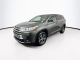 Used 2018 Toyota Highlander LE image 2