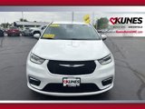 Used 2023 Chrysler Pacifica Touring-L image 4