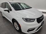 Used 2023 Chrysler Pacifica Touring-L image 2