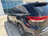Used 2018 Toyota Highlander SE image 3