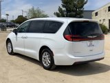 Used 2023 Chrysler Pacifica Touring-L image 6