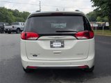 Used 2017 Chrysler Pacifica Limited image 4
