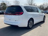 Used 2022 Chrysler Pacifica Touring-L w/ Uconnect Theater Family Group image 5