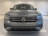 Used 2022 Volkswagen Tiguan SE w/ Panoramic Sunroof Package image 2