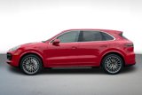 Used 2022 Porsche Cayenne Turbo image 2