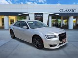 Used 2022 Chrysler 300 Touring L image 2
