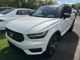 Used 2022 Volvo XC40 T5 R-Design w/ Advanced Package image 2
