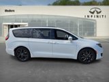 Used 2018 Chrysler Pacifica Limited image 3