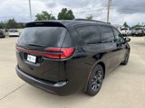New 2025 Chrysler Pacifica Limited image 6