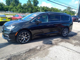 Used 2021 Chrysler Pacifica Touring-L image 4