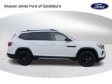 Used 2024 Volkswagen Atlas Peak Edition SE image 2