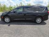 New 2025 Chrysler Pacifica Select image 2