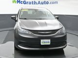 Used 2017 Chrysler Pacifica Touring image 3