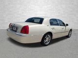 Used 2007 Lincoln Town Car Signature Limited image 2