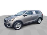 Used 2017 Kia Sorento LX w/ LX Convenience Package image 4