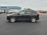 Used 2017 Jeep Cherokee Sport image 2