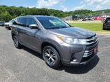 Used 2018 Toyota Highlander LE image 2