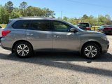 Used 2017 Nissan Pathfinder S image 4