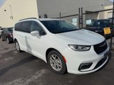 Used 2022 Chrysler Pacifica Touring-L image 3