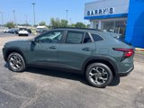 New 2025 Chevrolet Trax LT w/ LT Convenience Package image 2