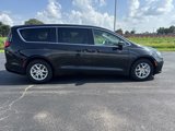 Used 2023 Chrysler Pacifica Touring-L image 6