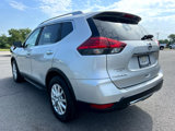 Used 2017 Nissan Rogue SV image 4