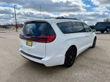 Used 2022 Chrysler Pacifica Touring-L image 4