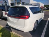 Used 2022 Chrysler Pacifica Touring-L image 4